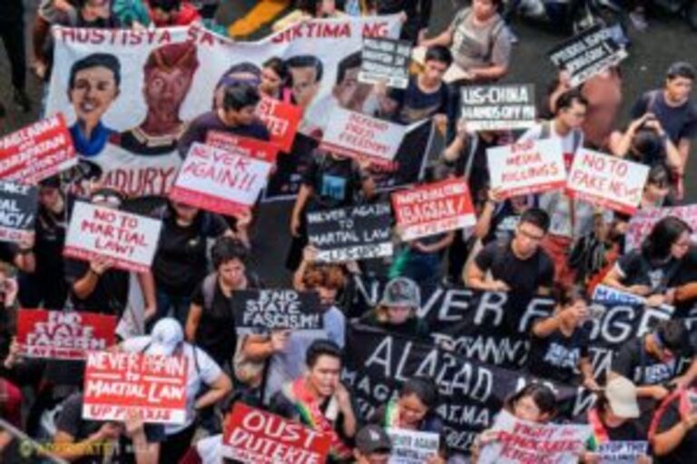 Protesters march to Luneta against ‘dictatorship’