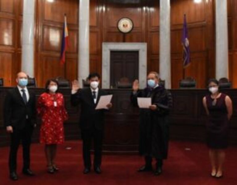 Duterte elects FEU alumnus Rosario as SC justice